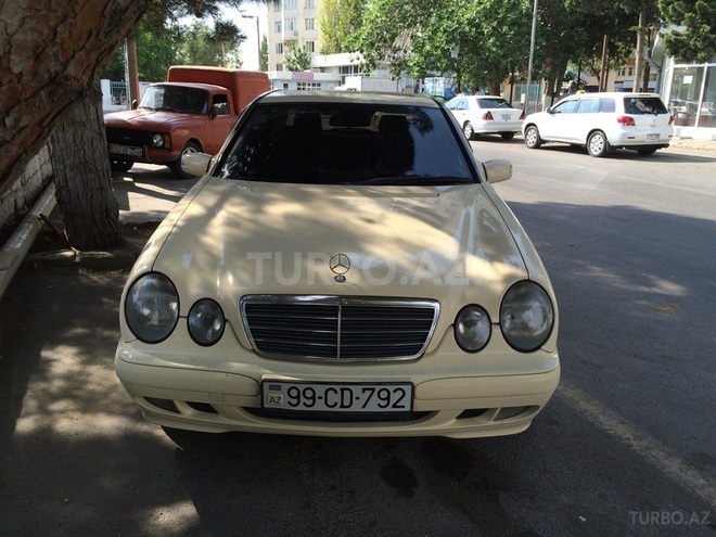 Mercedes E 220 2001, 300,000 km - 2.2 l - Bakı