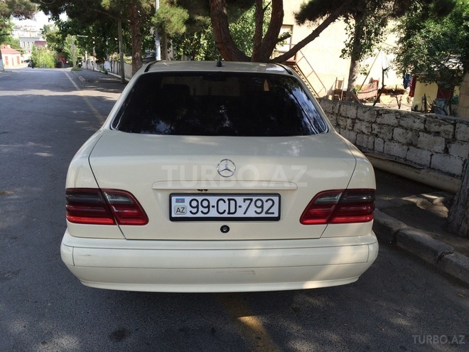 Mercedes E 220 2001, 300,000 km - 2.2 l - Bakı