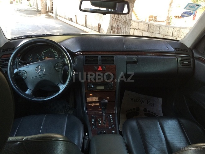 Mercedes E 220 2001, 300,000 km - 2.2 l - Bakı