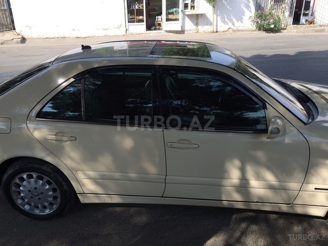 Mercedes E 220 2001, 300,000 km - 2.2 l - Bakı