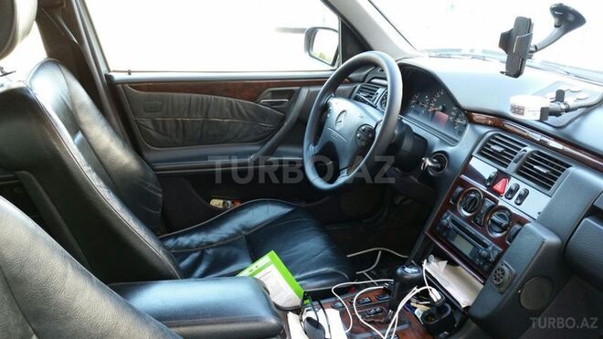 Mercedes E 240 2000, 280,000 km - 2.4 l - Bakı