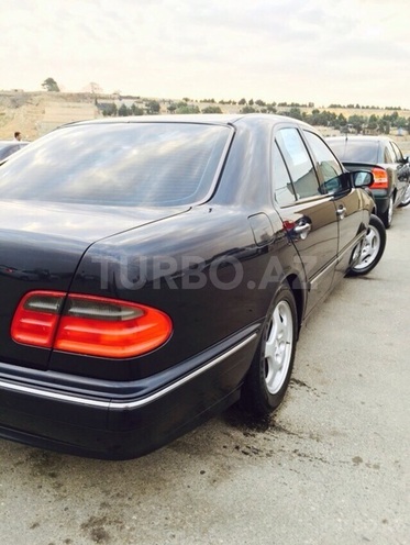 Mercedes E 240 1999, 207,000 km - 2.4 l - Bakı