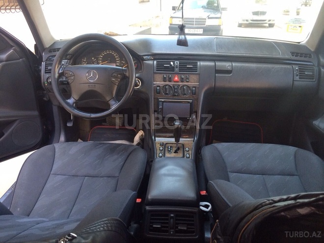Mercedes E 240 1999, 207,000 km - 2.4 l - Bakı