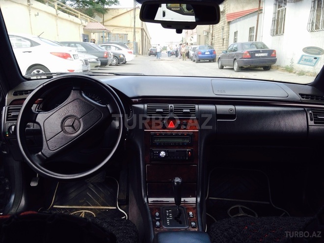 Mercedes E 230 1997, 320,000 km - 2.3 l - Bakı