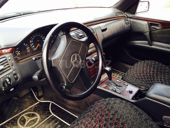 Mercedes E 230 1997, 320,000 km - 2.3 l - Bakı