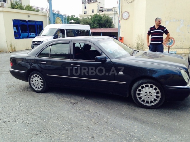 Mercedes E 230 1997, 320,000 km - 2.3 l - Bakı