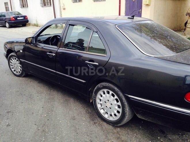 Mercedes E 230 1997, 320,000 km - 2.3 l - Bakı