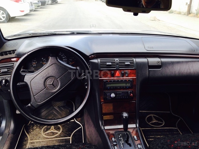 Mercedes E 230 1997, 320,000 km - 2.3 l - Bakı
