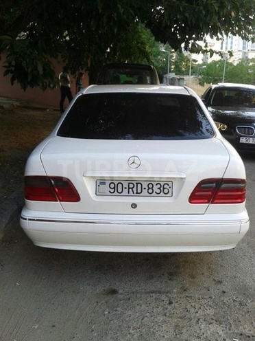 Mercedes E 240 1999, 238,000 km - 2.4 l - Bakı