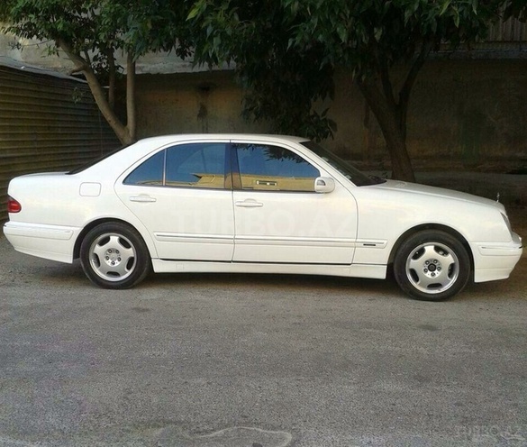 Mercedes E 240 1999, 238,000 km - 2.4 l - Bakı