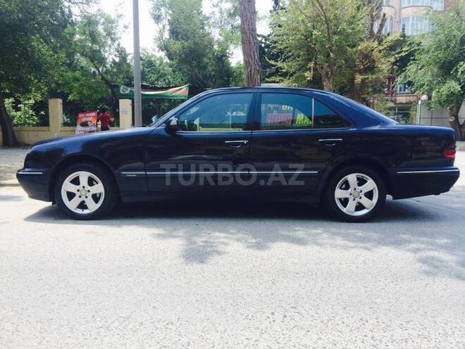 Mercedes E 220 2001, 240,000 km - 2.2 l - Bakı
