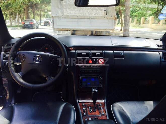Mercedes E 220 2001, 240,000 km - 2.2 l - Bakı