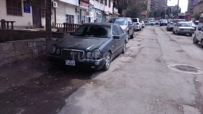 Mercedes E 200 1997, 236,000 km - 2.0 l - Bakı