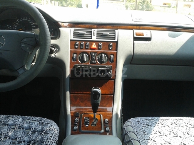 Mercedes E 220 2000, 300,000 km - 2.2 l - Bakı