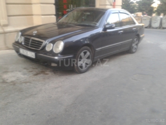 Mercedes E 220 2000, 300,000 km - 2.2 l - Bakı