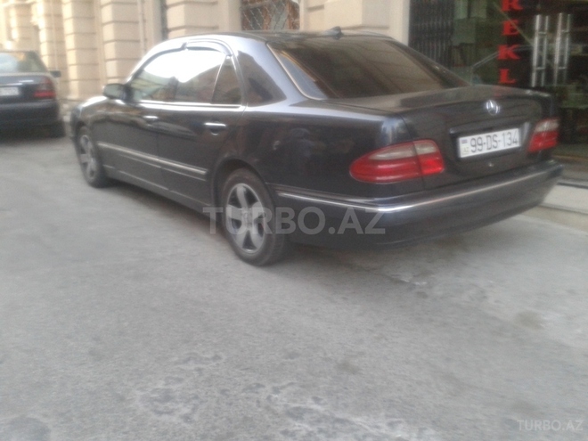 Mercedes E 220 2000, 300,000 km - 2.2 l - Bakı