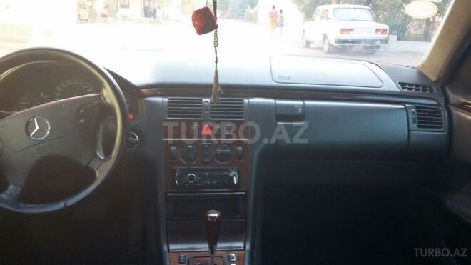 Mercedes E 220 2000, 282,800 km - 2.2 l - Bakı