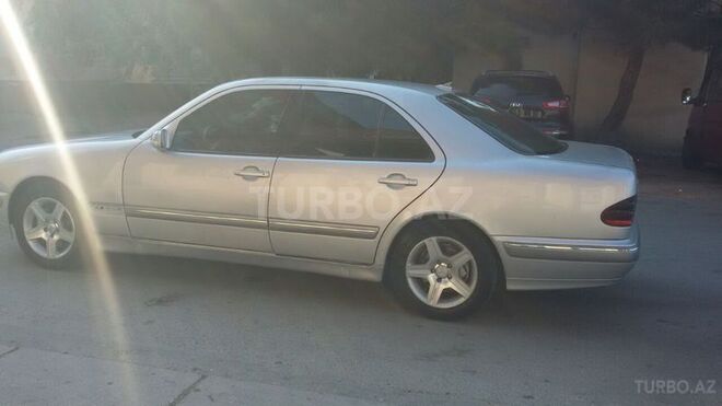 Mercedes E 220 2000, 282,800 km - 2.2 l - Bakı