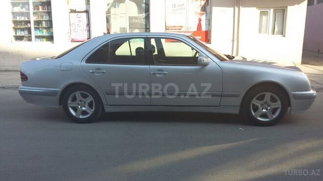 Mercedes E 220 2000, 282,800 km - 2.2 l - Bakı