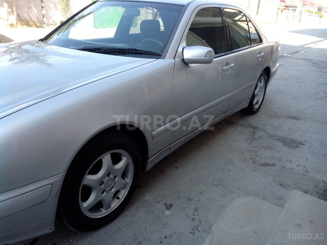 Mercedes E 220 2002, 222,000 km - 2.2 l - Bakı