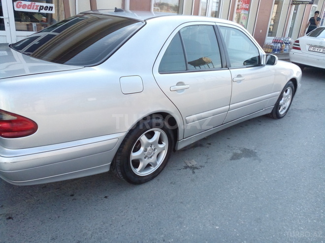Mercedes E 220 2002, 222,000 km - 2.2 l - Bakı