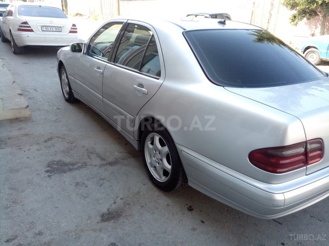 Mercedes E 220 2002, 222,000 km - 2.2 l - Bakı