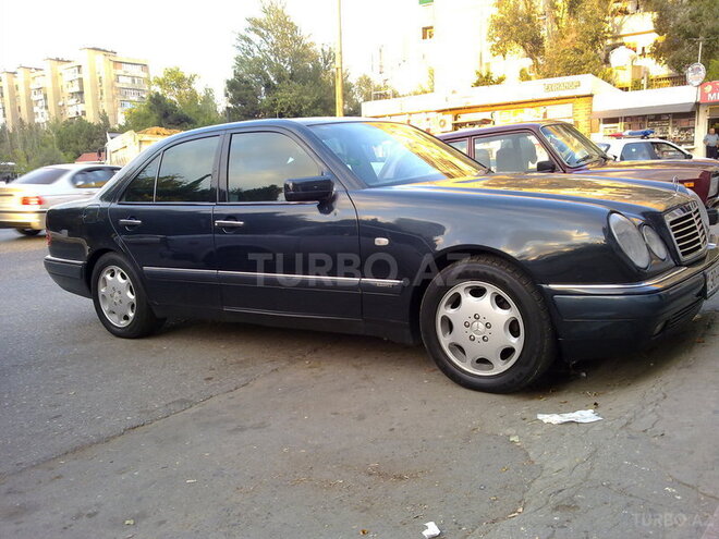 Mercedes E 230 1996, 320,000 km - 2.3 л - Bakı