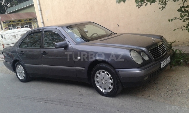 Mercedes E 240 1999, 252,000 km - 2.4 l - Bakı