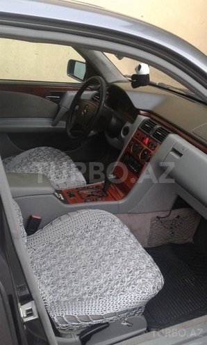 Mercedes E 240 1999, 252,000 km - 2.4 l - Bakı