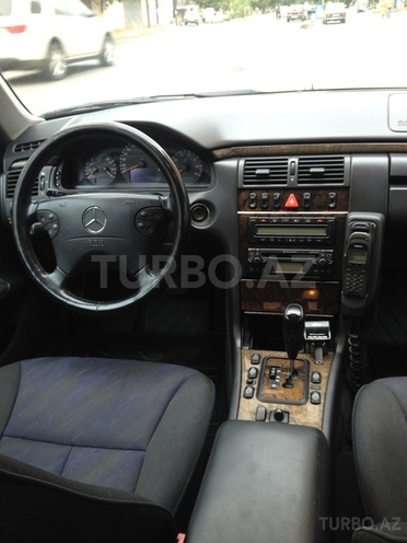 Mercedes E 240 2000, 250,320 km - 2.6 l - Bakı