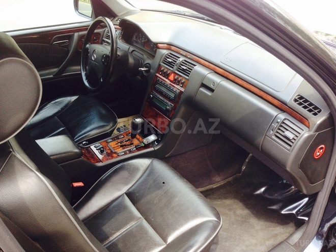Mercedes E 280 2000, 290,000 km - 2.8 l - Bakı