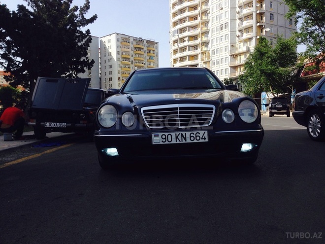 Mercedes E 280 2000, 290,000 km - 2.8 l - Bakı