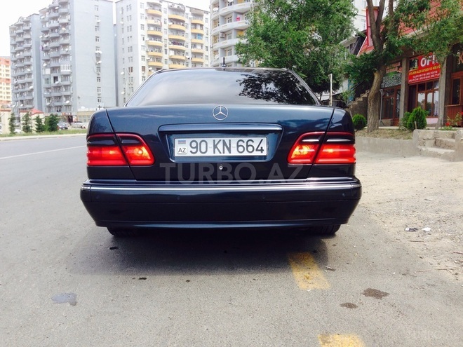 Mercedes E 280 2000, 290,000 km - 2.8 l - Bakı