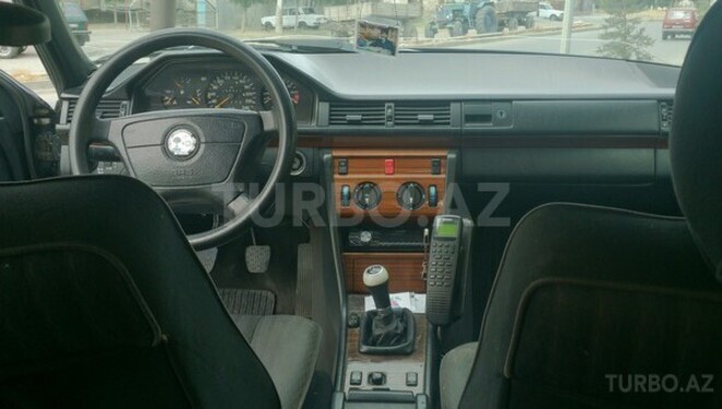 Mercedes E 200 1993, 290,000 km - 2.0 l - Bakı