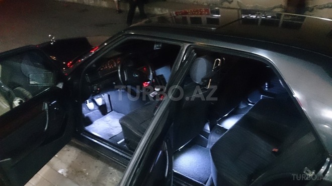 Mercedes E 200 1993, 290,000 km - 2.0 l - Bakı