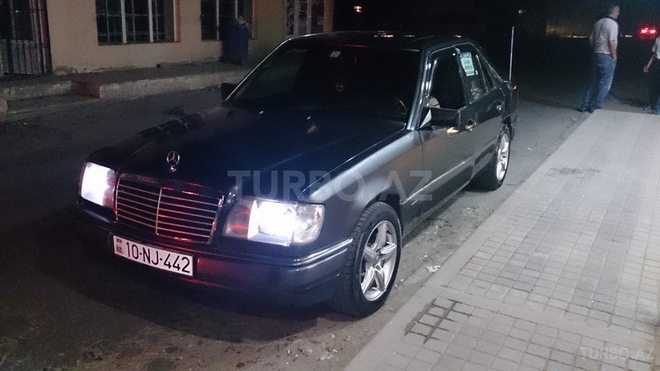 Mercedes E 200 1993, 290,000 km - 2.0 l - Bakı