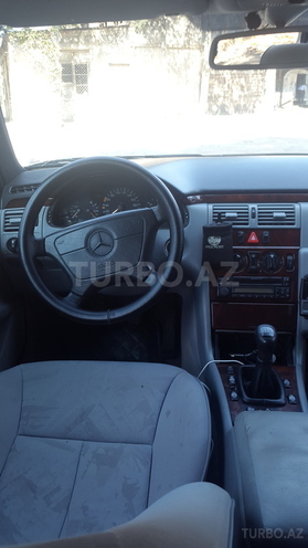 Mercedes E 220 1997, 218,000 km - 2.2 l - Bakı