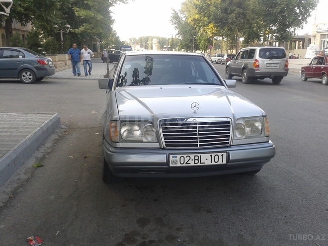 Mercedes E 200 1995, 330,658 km - 2.0 л - Bakı