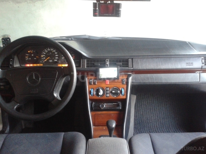 Mercedes E 200 1995, 330,658 km - 2.0 л - Bakı