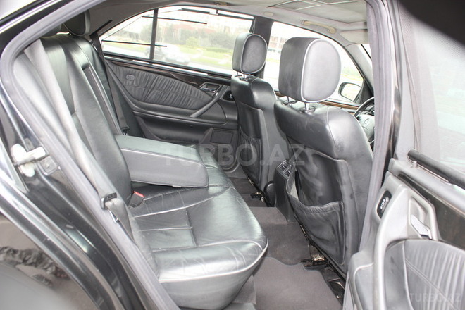 Mercedes E 220 2000, 257,000 km - 2.2 l - Bakı