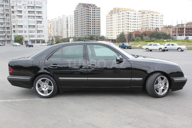 Mercedes E 220 2000, 257,000 km - 2.2 l - Bakı
