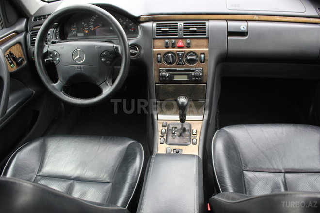 Mercedes E 220 2000, 257,000 km - 2.2 l - Bakı
