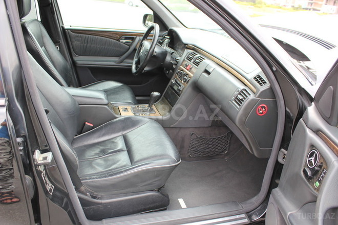 Mercedes E 220 2000, 257,000 km - 2.2 l - Bakı