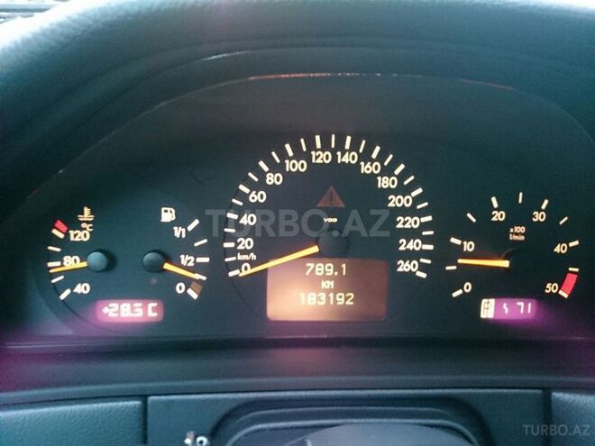 Mercedes E 220 2001, 184,000 km - 2.2 l - Bakı