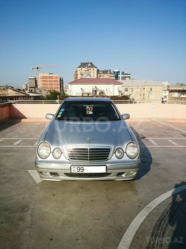 Mercedes E 220 2001, 184,000 km - 2.2 l - Bakı