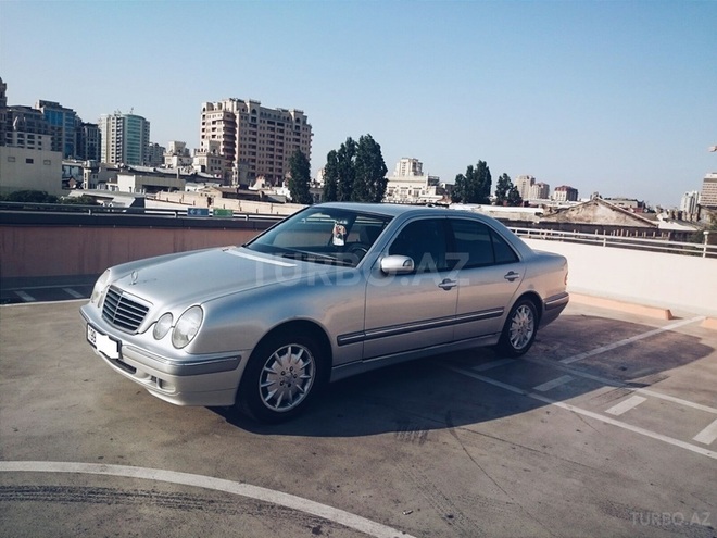 Mercedes E 220 2001, 184,000 km - 2.2 l - Bakı