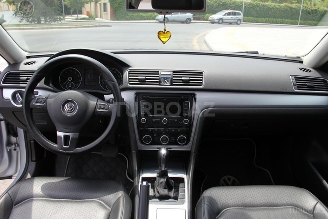 Volkswagen Passat 2012, 85,000 km - 2.5 l - Bakı