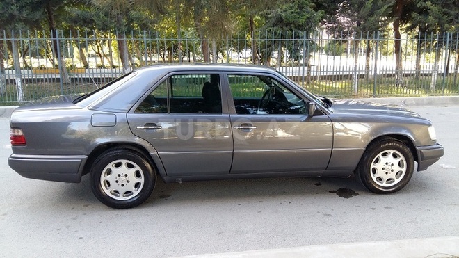 Mercedes E 200 1995, 247,000 km - 2.0 l - Bakı