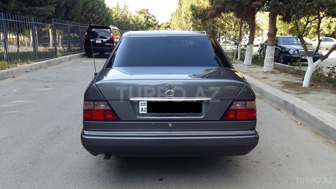 Mercedes E 200 1995, 247,000 km - 2.0 l - Bakı