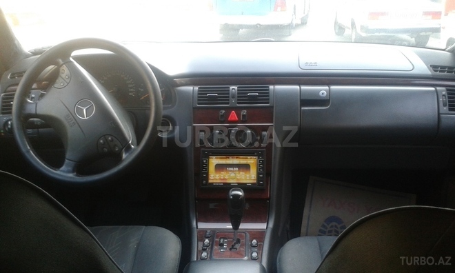 Mercedes E 220 2001, 240,000 km - 2.2 l - Bakı